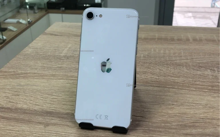Apple iPhone SE (2020) 3/64 ГБ