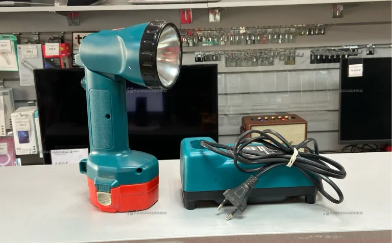 Фонарь ручной Makita ML140