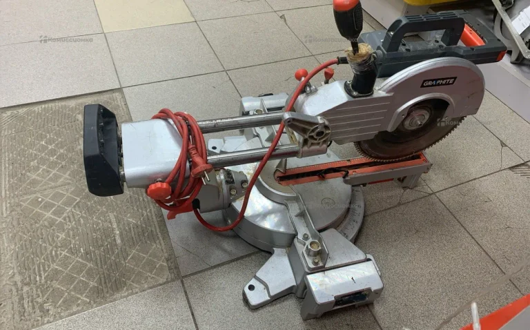 Пила торцовочная Graphite 59G800