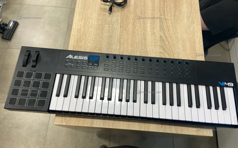 MIDI клавиатура Alesis VI49