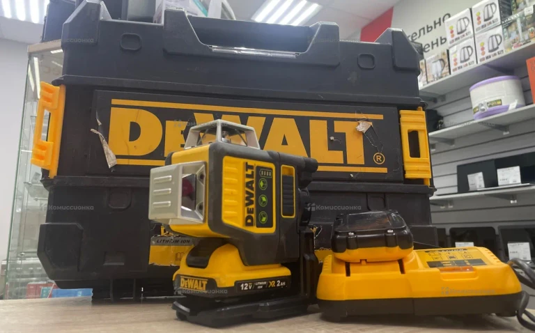 Лазерный уровень dewalt dce089r