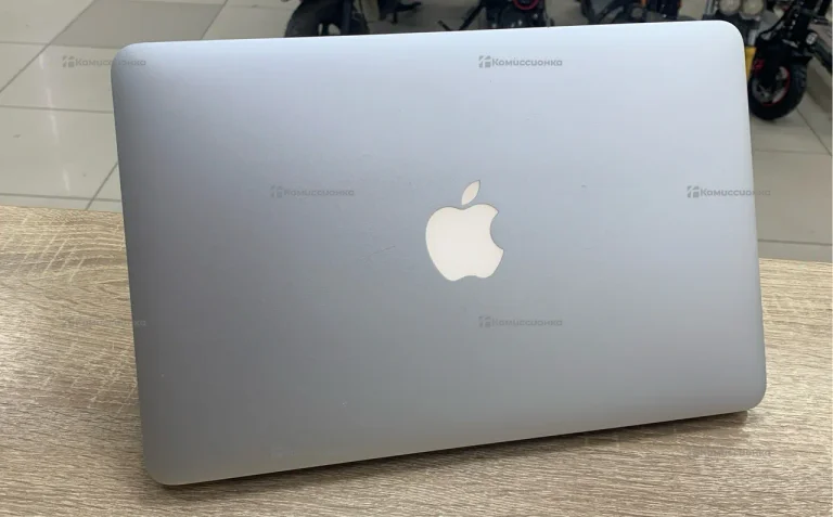 Ноутбук  Macbook air 2011