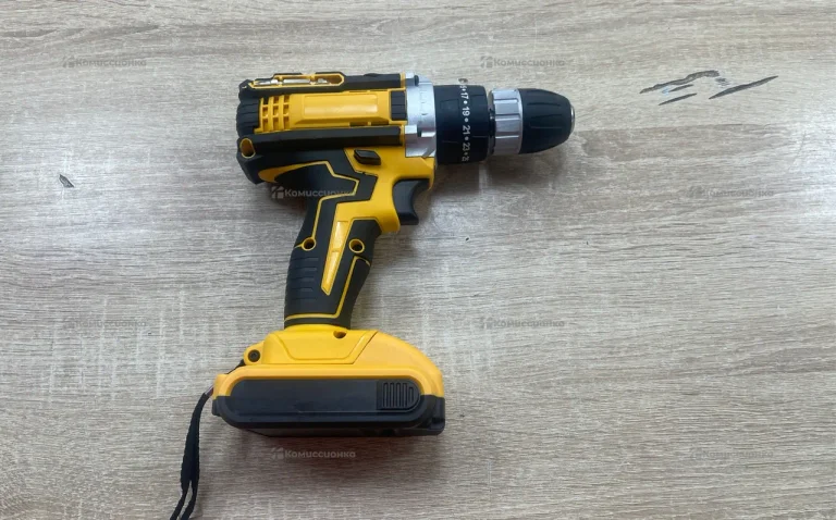 шуруповёрт дрель DeWalt brushless drill