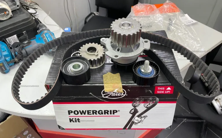 Ремень ГРМ Gates ролик помпа KP15631XS-1