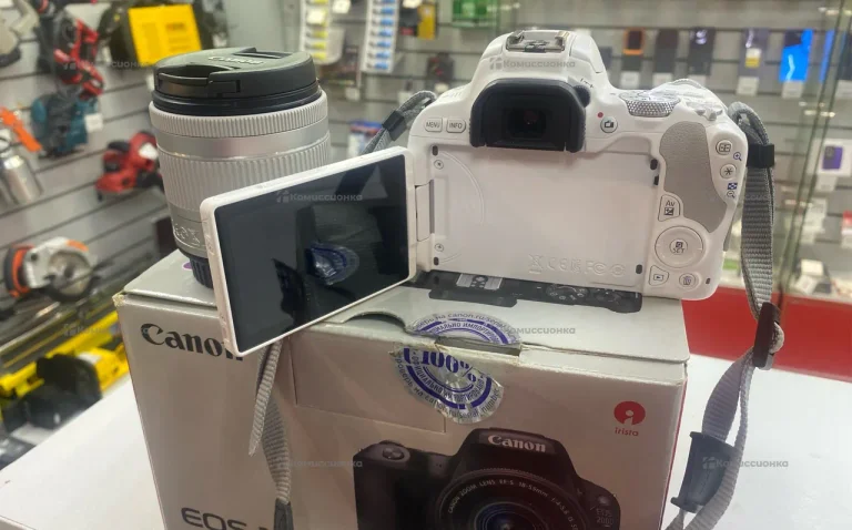Фотоаппарат canon eos 200d