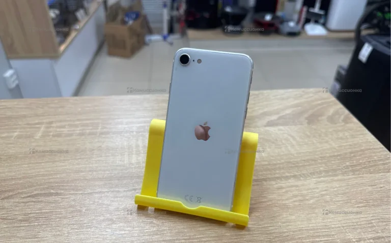 Apple iPhone SE (2020) 3/64 ГБ
