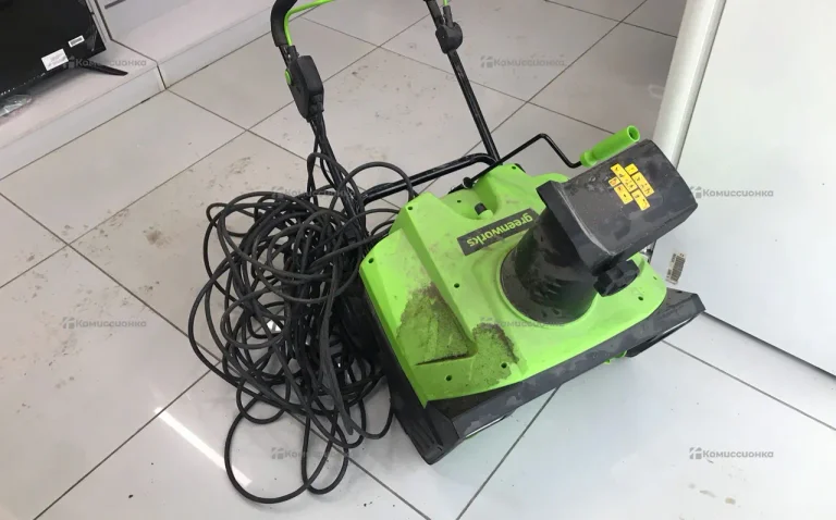 Снегоуборщик - Greenworks SN2300