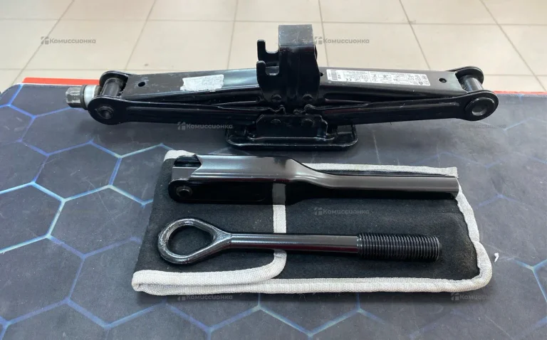 Домкрат подкатной Kia