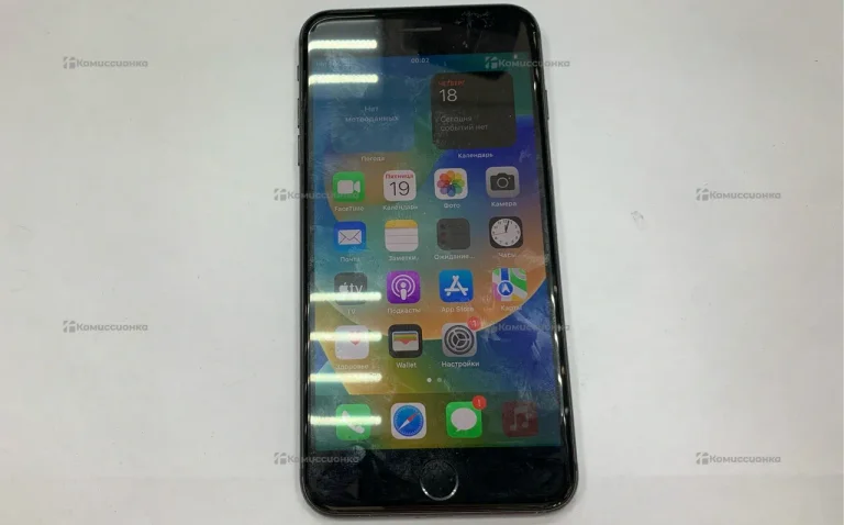 Apple iPhone 8 Plus 3/64 ГБ