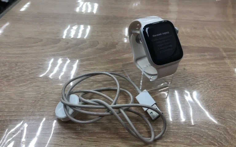 Часы  Apple Watch SE 2023