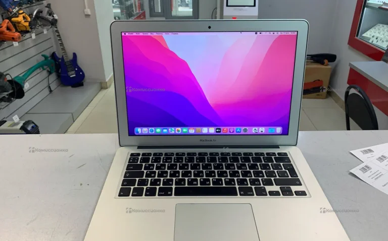Ноутбук  MacBook Air 13 2017 4/256gb