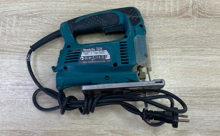 электро лобзик Makita 4329