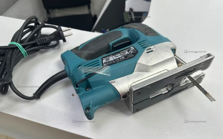 лобзик Makita JV0600