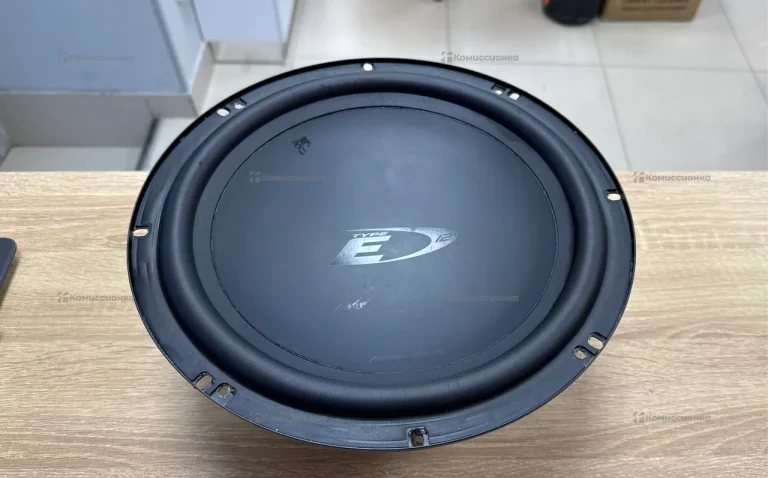 Сабвуфер Alpine E12