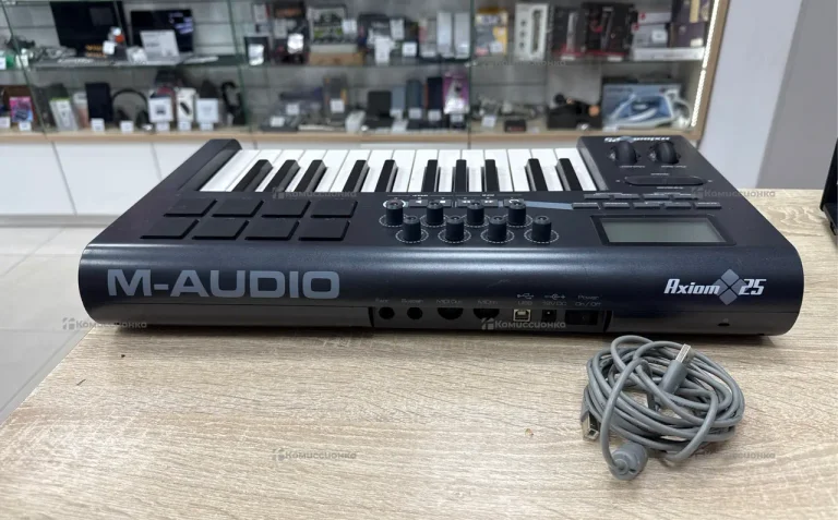 M audio Axiom 25