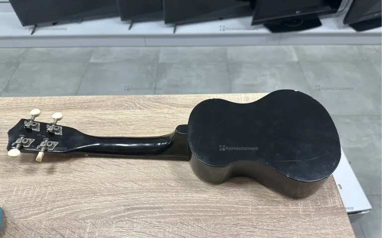 Укулеле черная