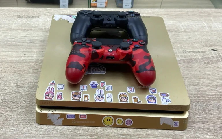 Приставка ps4 slim.