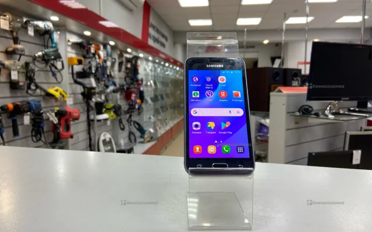 Samsung Galaxy J1 (2016) 1/8 ГБ