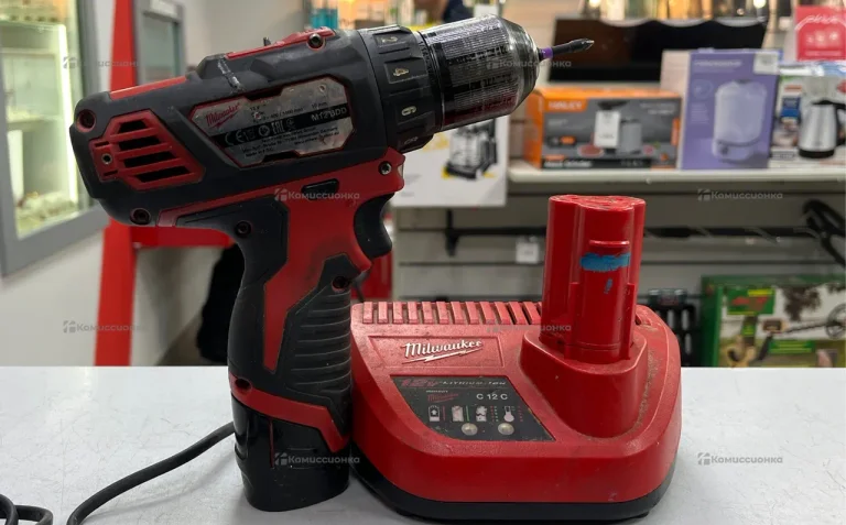 Дрель-шуруповерт Milwaukee M12 BDD-0