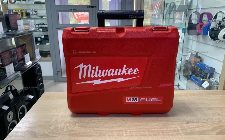 Шуруповерт бесчеточный АКБ Milwaukee 2533-13