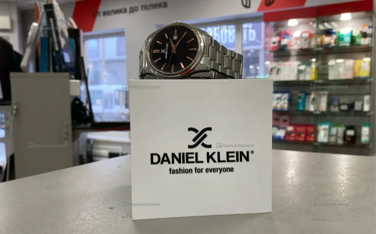Часы  DANIEL KLEIN