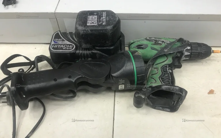 Дрель-шуруповерт и фонарь Hitachi DS12DVF3