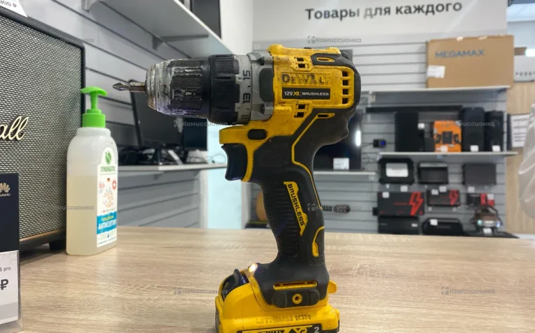Аккумуляторная дрель-шуруповерт DeWALT DCD701N-XJ