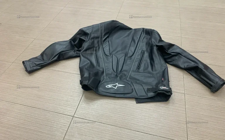 Мотокуртка черная