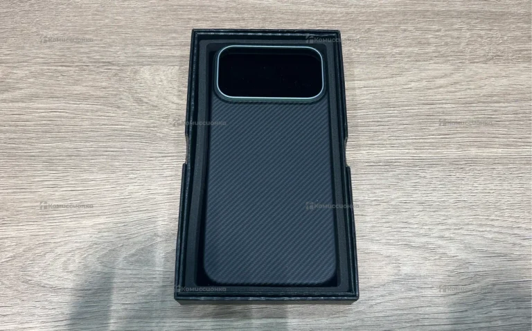 Чехол FC Карбон для Iphone 17 Pro Max - Мелко-зернистый