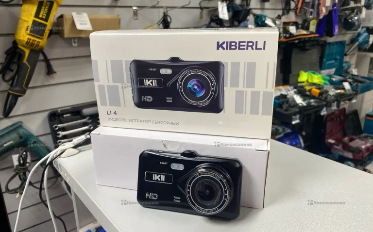 Видеорегистратор  KIBERLI LI 4