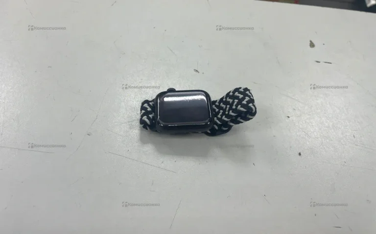 Часы  Apple Watch SE gen 1 44mm