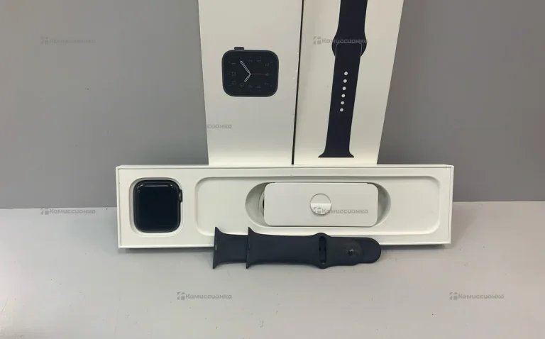 Часы  Watch se 44mm