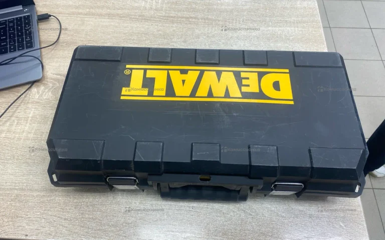 Сабельная пила DeWALT DWE305PK