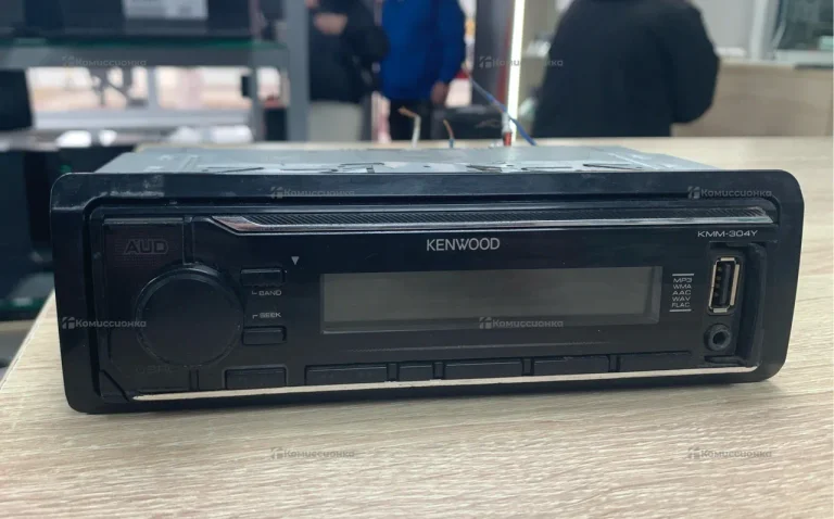 Автомагнитола  Kenwood KMM-304Y
