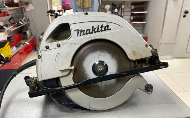 Дисковая пила makita 5704R