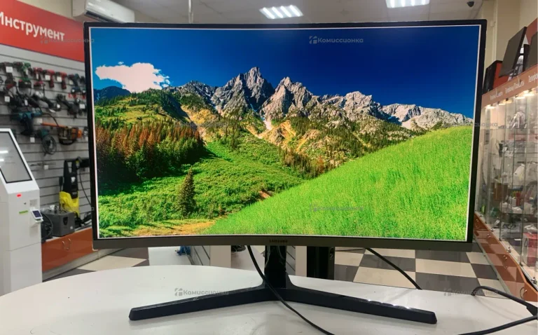 Монитор Samsung C27R500FHI