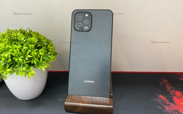 Телефон Huawei nova y61 4/128