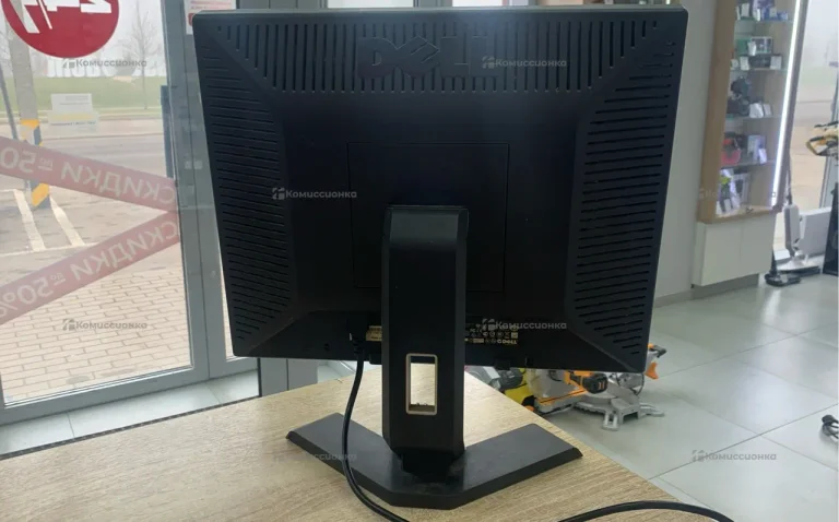 Монитор Dell монитор под разьем D-SUB