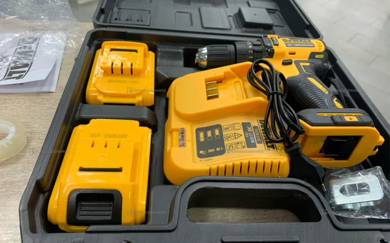 Шуруповерт Dewalt DCD708