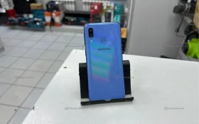 Samsung Galaxy A40 4/64 ГБ