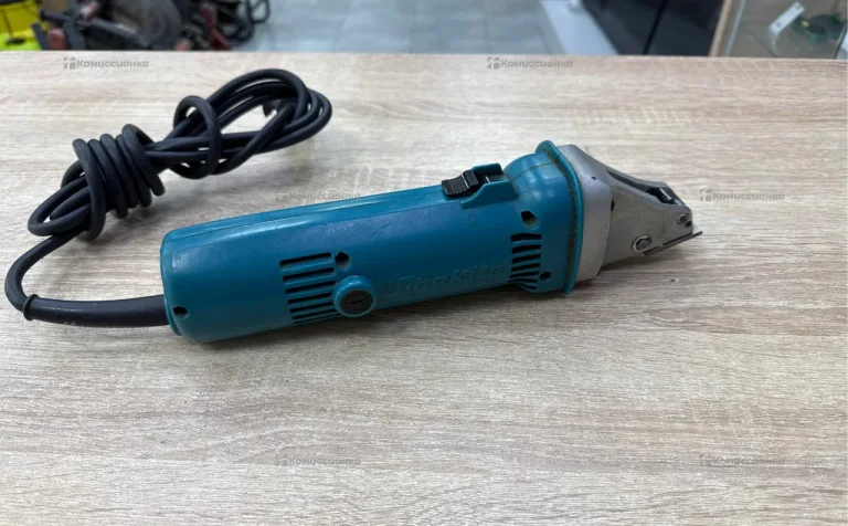 Электро-ножницы Makita Js1670