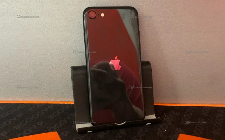 Apple iPhone SE (2020) 3/64 ГБ