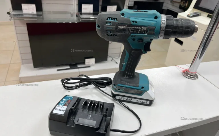 Аккумуляторная дрель-шуруповерт Makita DF488DWE