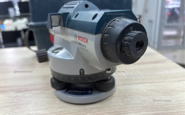 Оптический нивелир Bosch GOL 32 D Professional (06