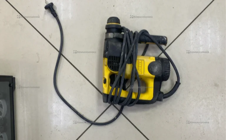 Дрель-шуруповерт dewalt DC727KL