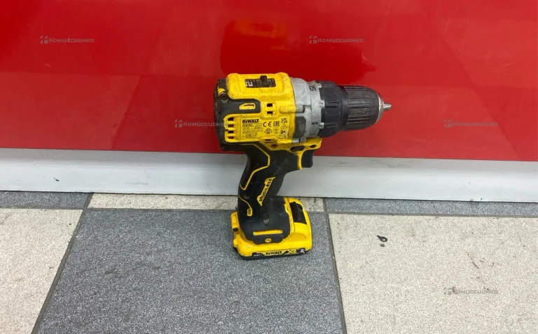 Дрель-Шуруповерт DeWalt DCD701