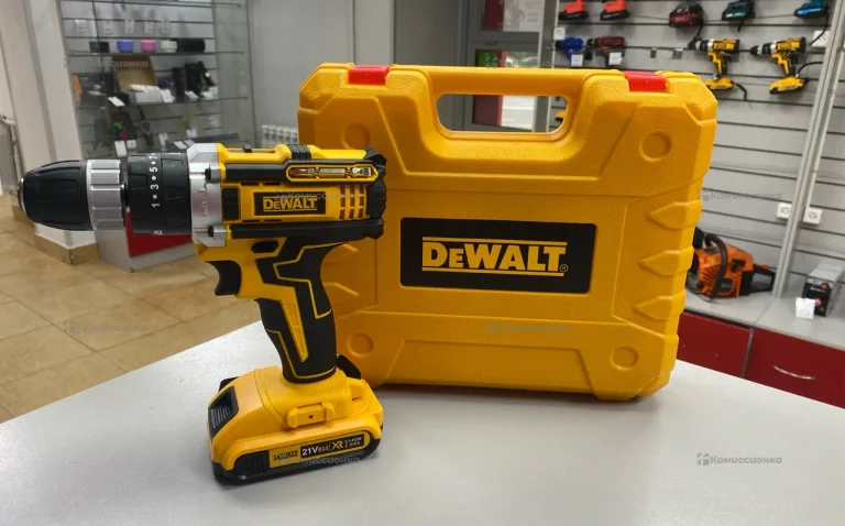 Дрель-шуруповерт Dewalt 21V