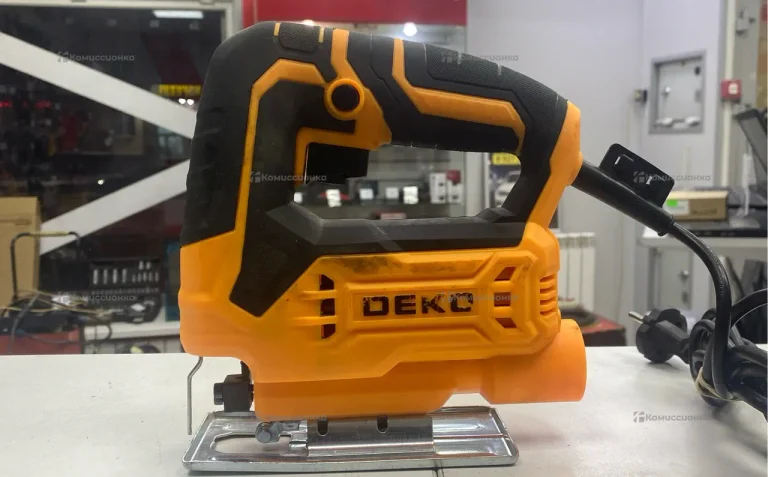 Электролобзик Deko DKJS700E