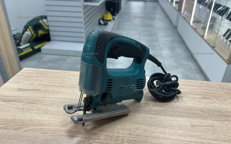 Электролобзик Makita 4329