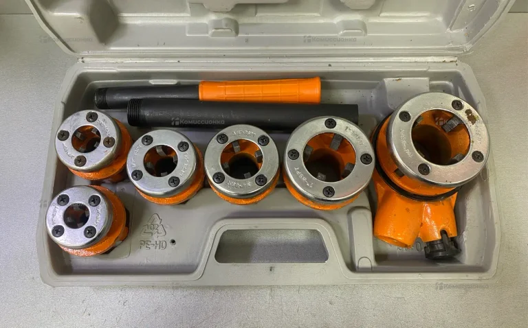 Набор клуппов с держателем